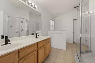 129 Sir Phillips Dr, Davenport, FL 33837 - Photo 18