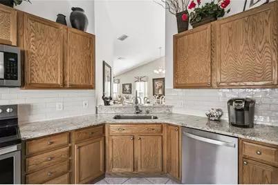 513 Vineyard Way, Poinciana, FL 34759 - Photo 14