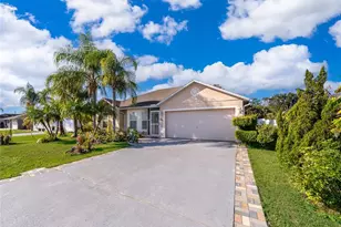 611 Baldwin Dr, Kissimmee, FL 34758 - Photo 2