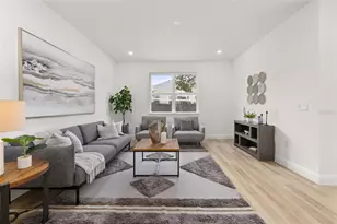 995 Fiesta Key Cir, Lady Lake, FL 32159 - Photo 6