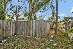 4017 Watson Rd, Tampa, FL 33610 - Photo 8