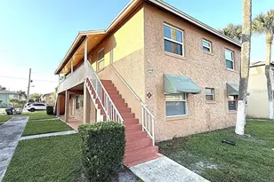 698 Michigan Ct, Saint Cloud, FL 34769 - Photo 2