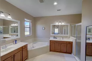 2717 Eagle Cliff Dr, Kissimmee, FL 34746 - Photo 18