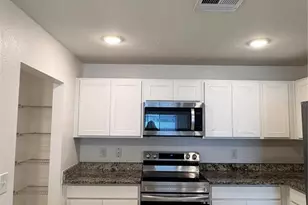 351 Towns Cir, Haines City, FL 33844 - Photo 8