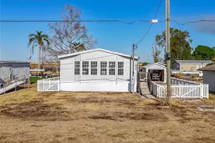 1824 Riverside Dr, Moore Haven, FL 33471 - Photo 4