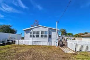 1824 Riverside Dr, Moore Haven, FL 33471 - Photo 2