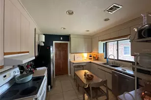 9279 Silver Lake Dr, Leesburg, FL 34788 - Photo 8