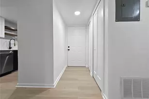 805 Sky Lake Cir, Orlando, FL 32809 - Photo 2