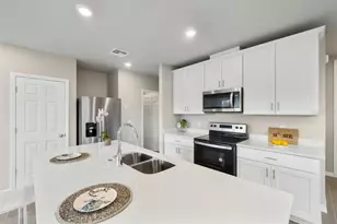 726 Legacy Dr, Davenport, FL 33896 - Photo 4