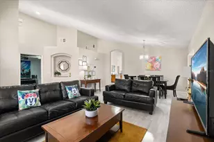 1113 Casterton Cir, Davenport, FL 33897 - Photo 8