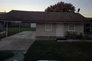 1634 Dolphin Dr, Saint Cloud, FL 34771 - Photo 2