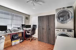 7684 Oakhurst Rd, Seminole, FL 33776 - Photo 16