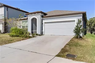 36887 Highland Mdws Ct, Zephyrhills, FL 33542 - Photo 2