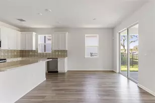 36887 Highland Mdws Ct, Zephyrhills, FL 33542 - Photo 12