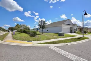 492 Pinecrest Loop, Davenport, FL 33837 - Photo 4