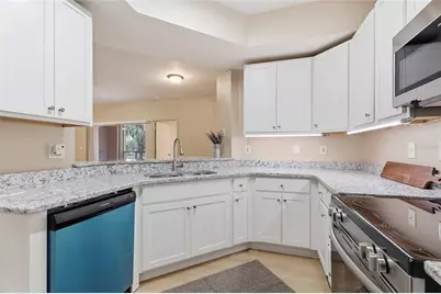 5512 Metrowest Boulevard #201, Orlando, FL 32811 - Photo 6
