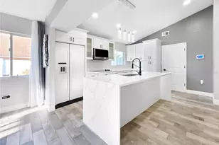 2605 Hawthorne Ln, Kissimmee, FL 34743 - Photo 10