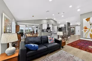 4667 Hamlets Grv Dr, Sarasota, FL 34235 - Photo 8