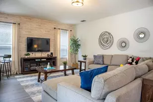 210 Las Fuentes Dr, Kissimmee, FL 34746 - Photo 4