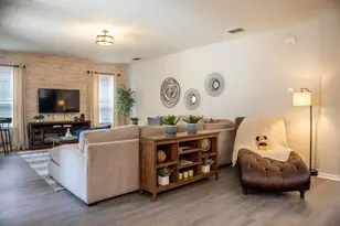 210 Las Fuentes Dr, Kissimmee, FL 34746 - Photo 8