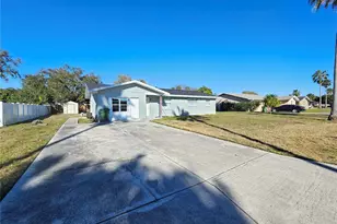 1621 17th St E, Bradenton, FL 34208 - Photo 2