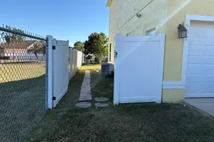 907 Girard Dr, Orlando, FL 32824 - Photo 2