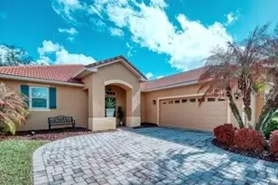 93 Oak Leaf Dr, Poinciana, FL 34759 - Photo 2