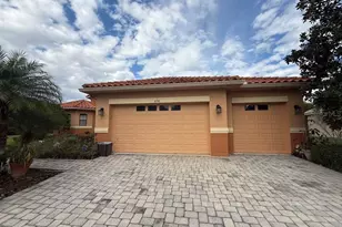 898 San Raphael St, Poinciana, FL 34759 - Photo 16