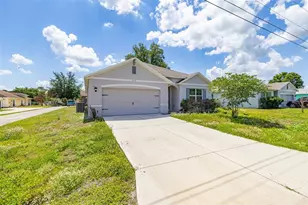 318 Montgomery Ct, Kissimmee, FL 34758 - Photo 2