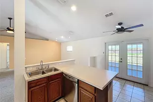 323 Fox Lake Dr, Lakeland, FL 33809 - Photo 10