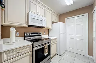 5471 Vineland Rd, Orlando, FL 32811 - Photo 12