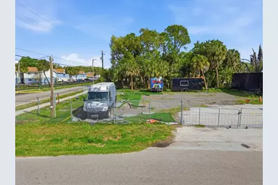 7511 Winchester Drive, Tampa, FL 33615 - Photo 4