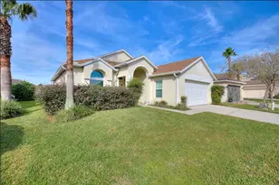 431 Lockbreeze Dr, Davenport, FL 33897 - Photo 2