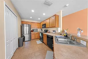 3924 Pemberly Pines Cir, Saint Cloud, FL 34769 - Photo 14