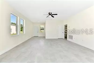 285 N Kentucky Avenue, Umatilla, FL 32784 - Photo 2