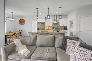 817 Desmoines Pl, Kissimmee, FL 34759 - Photo 4