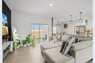 817 Desmoines Place, Kissimmee, FL 34759 - Photo 2