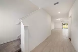 35233 Gravelly Dr, Zephyrhills, FL 33541 - Photo 4