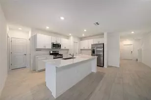 35233 Gravelly Dr, Zephyrhills, FL 33541 - Photo 8