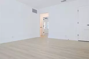 1035 15th Ave S, Saint Petersburg, FL 33705 - Photo 10