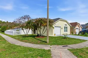 2400 Weymouth Ct, Kissimmee, FL 34743 - Photo 2