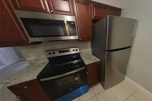 210 N Lone Oak Dr, Leesburg, FL 34748 - Photo 2