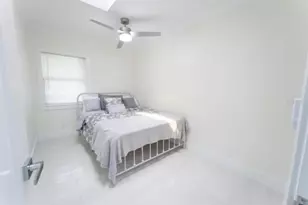 887 W Perry St, Lantana, FL 33462 - Photo 14