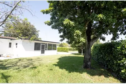 887 W Perry Street, Lantana, FL 33462 - Photo 4