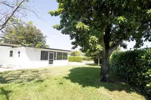 887 W Perry St, Lantana, FL 33462 - Photo 4