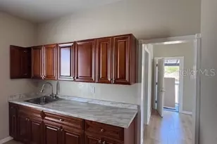 1910 E Columbus Dr, Tampa, FL 33605 - Photo 8