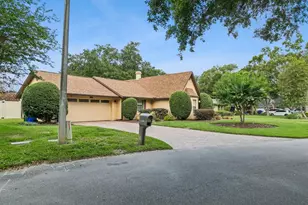 614 Cypress Ct, Saint Cloud, FL 34769 - Photo 2