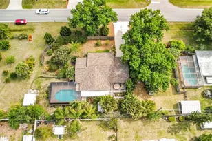 601 E Seminole Dr, Venice, FL 34293 - Photo 2