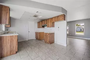 807 Aspenwood Cir, Kissimmee, FL 34743 - Photo 10