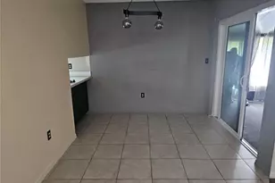 569 Hunter Cir, Kissimmee, FL 34758 - Photo 4